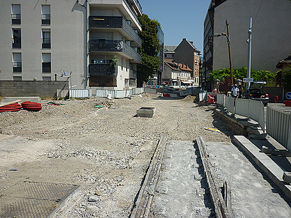 Die Rue du Parc in Annemasse, kurz nach der aktuellen Endstation der TPG-Tramlinie 17