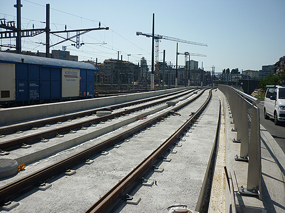 Die neue Trambrücke über die Rue du Simplon in Renens