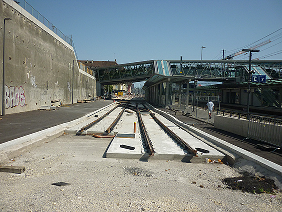 Das provisorische Ende der Gleise der ersten Etappe des Trams im Bahnhof Renens vor der Verlängerung der Linie nach Villars-Sainte-Croix